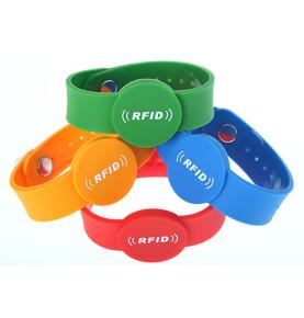 Banna láimhe saincheaptha PVC wristband RFID OEM