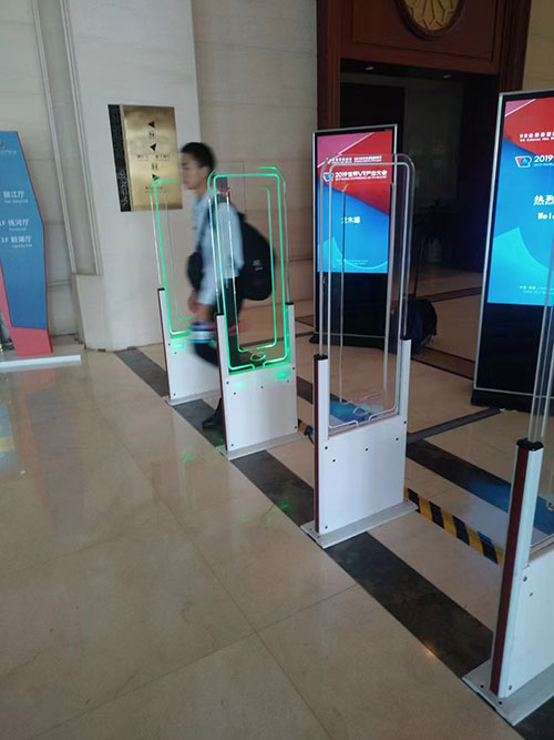 Síniú isteach ar chruinniú RFID agus freastal ar gheata cliste 6