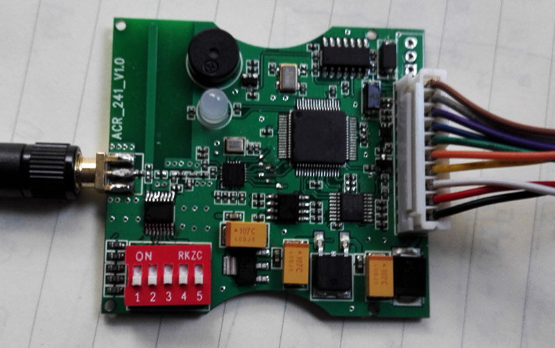 2.4g modúl rfid cárta modúl fad-achair gan sreang léitheoir modúl léitheoir modúl leabaithe gníomhach 2 
