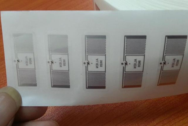 Clib leictreonach UHF tag RFID inleagadh fliuch Clib UHF clib leictreonach RFID H4 chlib 4